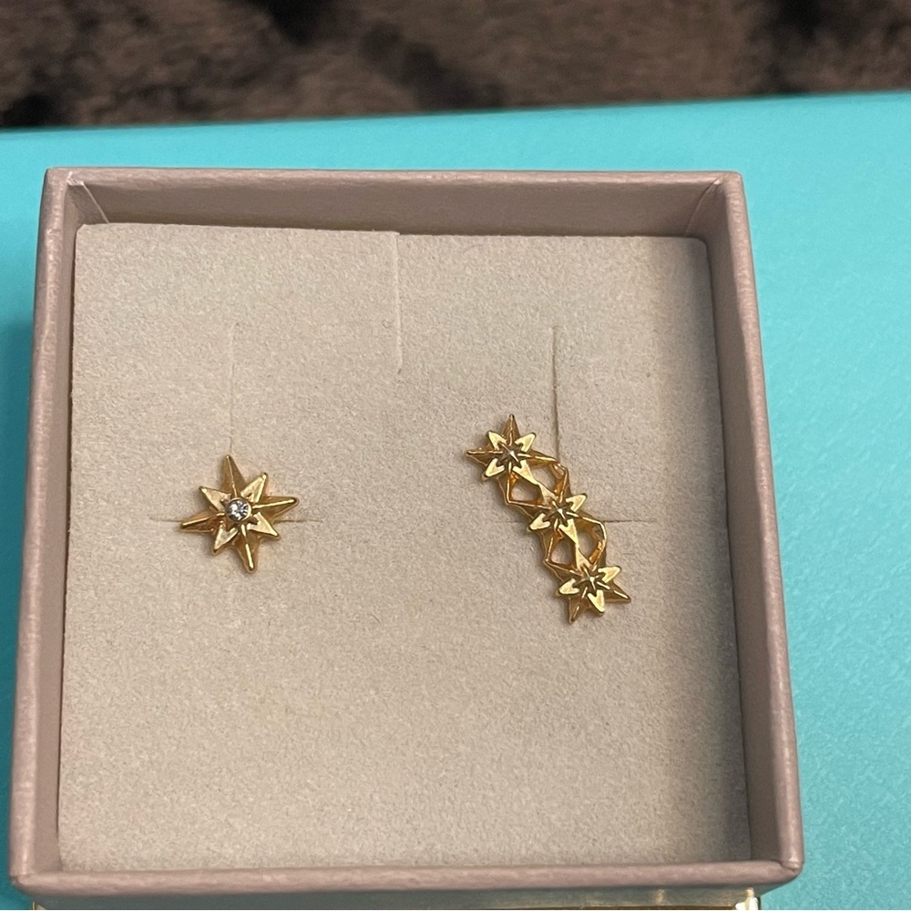 Unique Gold Tone Star Earrings with Rhinestone Detailing!!π - Picture 3 of 3